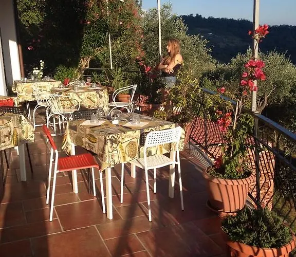 Agriturismo Oliva Azzurra Valeriano Lunense