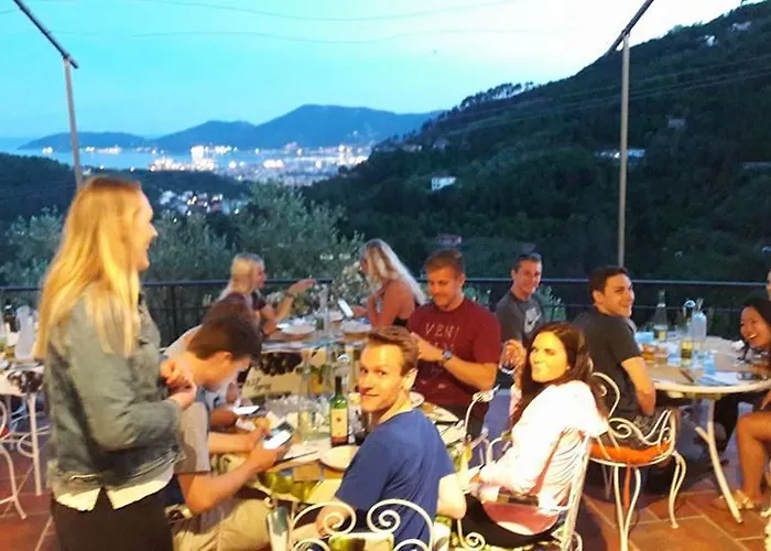 Agriturismo Oliva Azzurra Valeriano Lunense